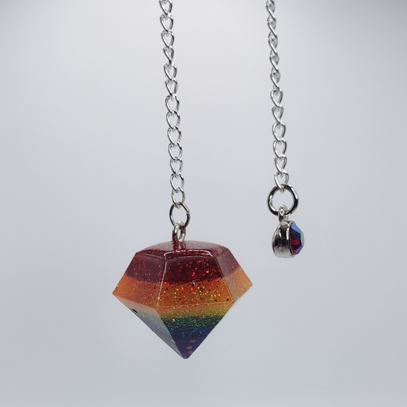 Rainbow sparkled handcrafted resin dowsing pendulum silver tone chain - Picture 7 of 12